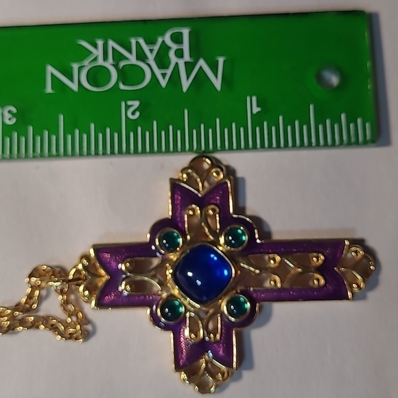 Women's Avon Cross with Chain NWOT - Picture 8 of 10